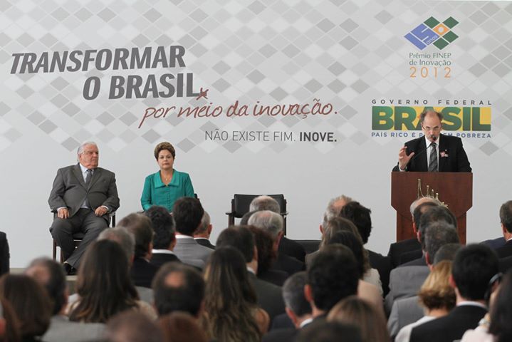 Glauco Arbix, durante discurso, na presença do ministro Marco Antonio Raupp, do MCTI, e da presidenta Dilma Rousseff.