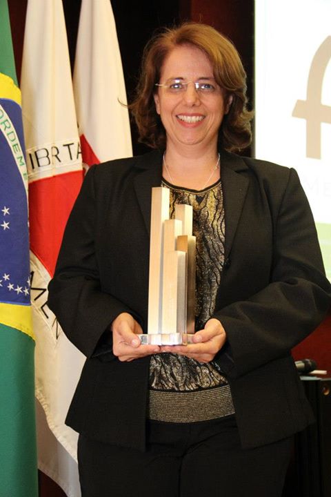 A representante da Fonte Medicina Diagnóstica (RJ), Andréa Rodrigues Cordovil Pires, segunda colocada na categoria Pequena Empresa