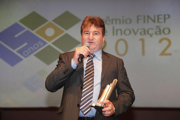 Rubens Ferronato, da Multiplano, vencedora da categoria Tecnologia Assitiva.