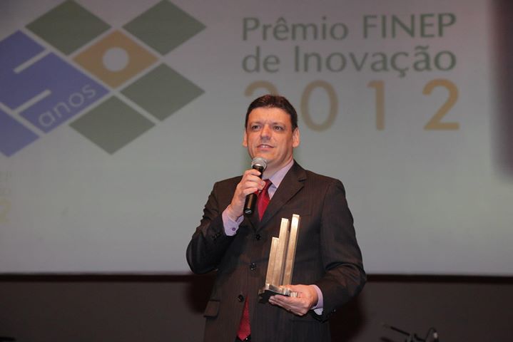 Roberto Carlos dos Santos Pacheco, do Instituto Stela, vencedor da categoria ICT.
